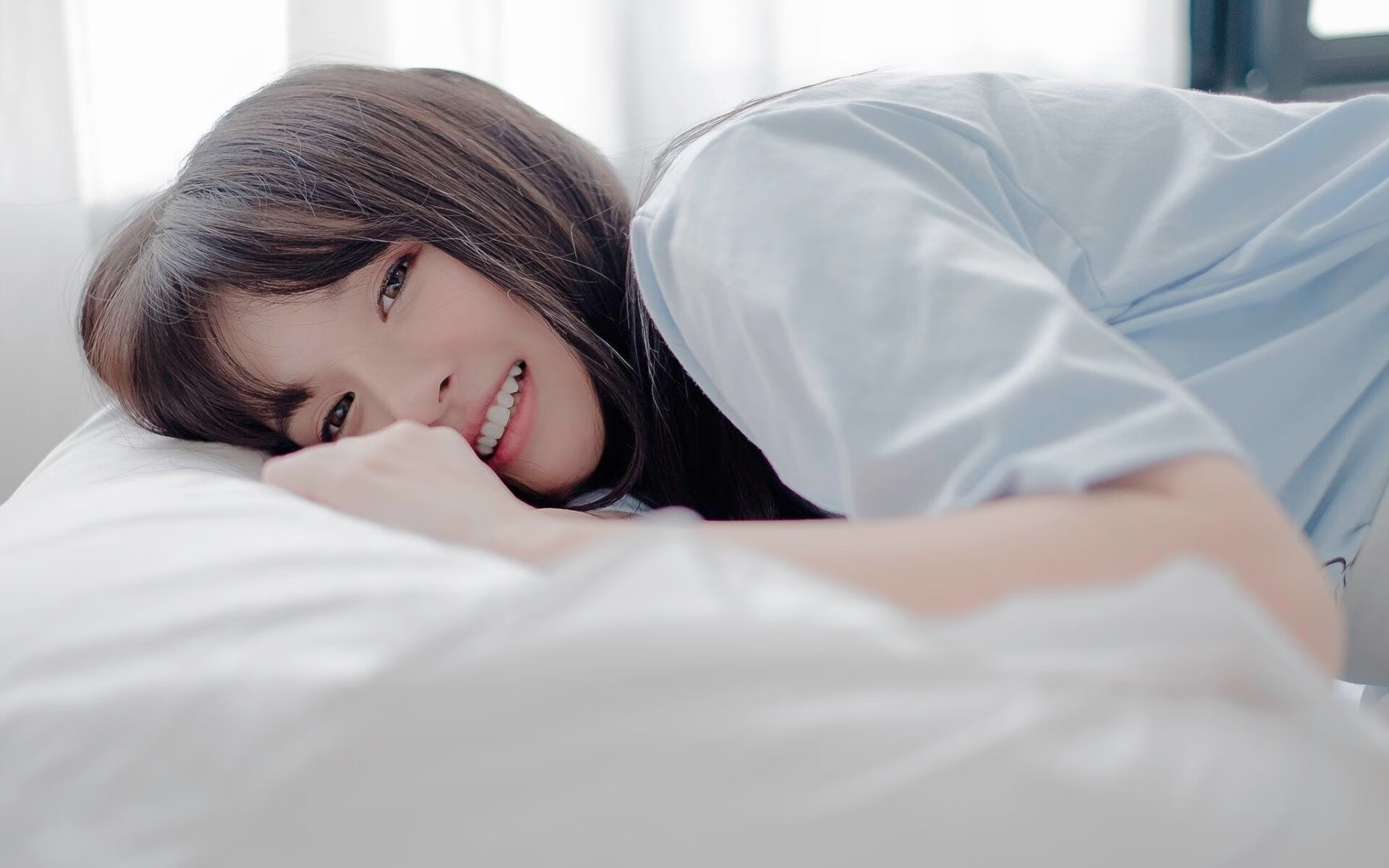 “高新体育中心：羽毛球赛场技术与速度并行”